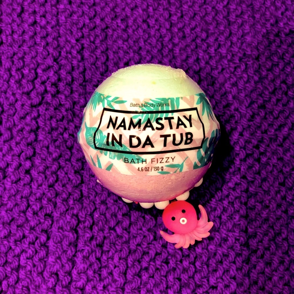 Bath & Body Works Namastay Bath Fizzy 🐳☔️🏝